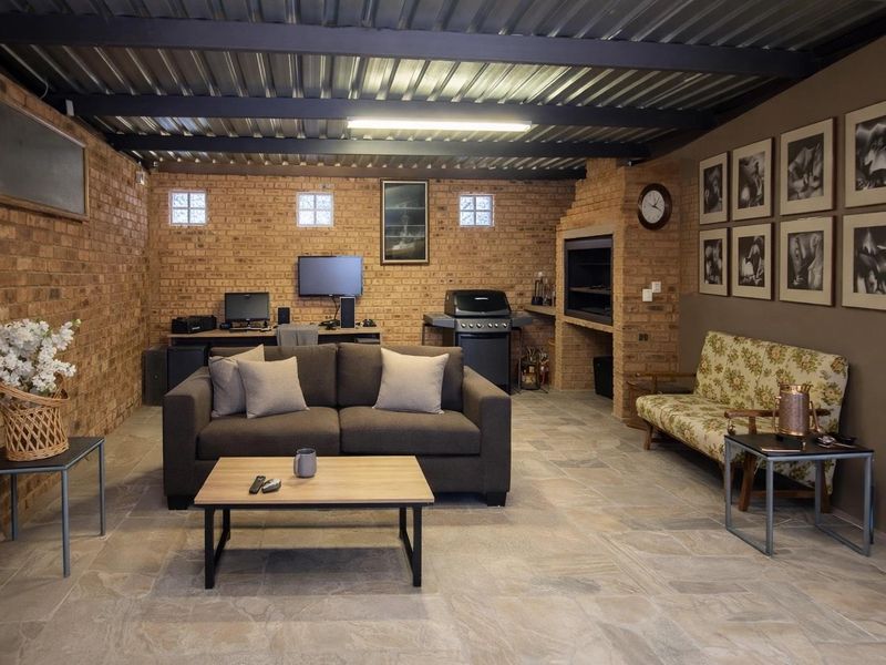 Move-In Ready Family Home with Solar, Braai Room and Double Garage in Crystal Park - Photo 2