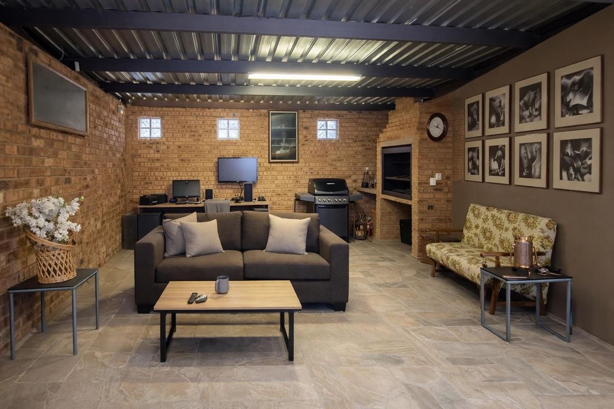 Move-In Ready Family Home with Solar, Braai Room and Double Garage in Crystal Park - Photo 2