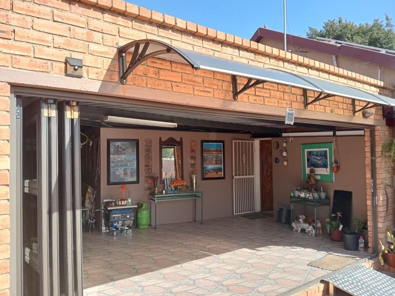 Move-In Ready Family Home with Solar, Braai Room and Double Garage in Crystal Park - Photo 3