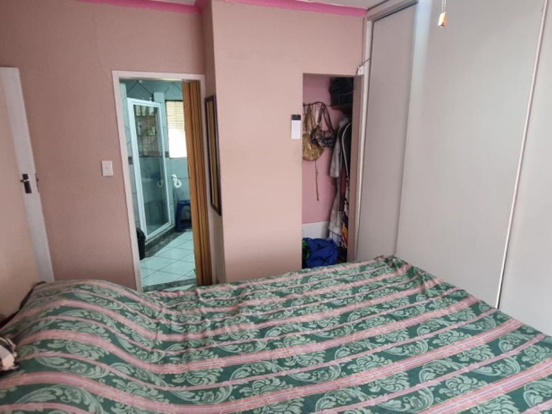 Move-In Ready Family Home with Solar, Braai Room and Double Garage in Crystal Park - Photo 10