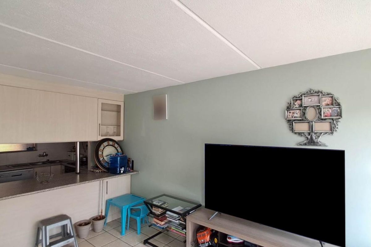 Apartment For Sale in Alan Manor, Johannesburg - Photo 4