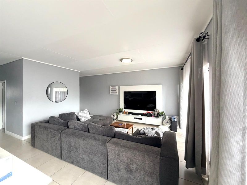 Apartment To Rent in Linbro Park, Sandton - Photo 2