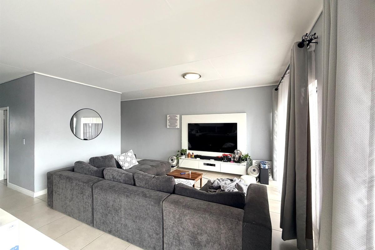 Apartment To Rent in Linbro Park, Sandton - Photo 2