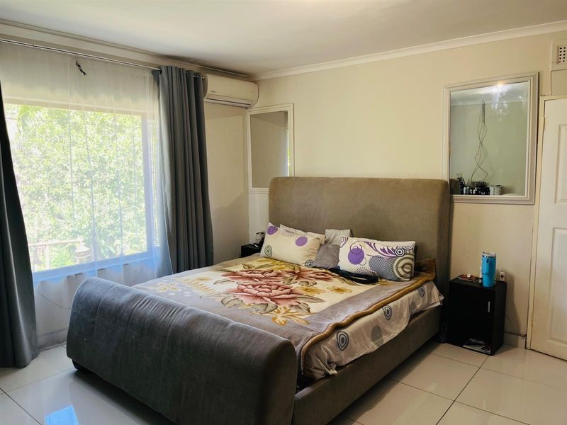 Your Perfect Family Rental in Prestigious Cowies Hill - Photo 8