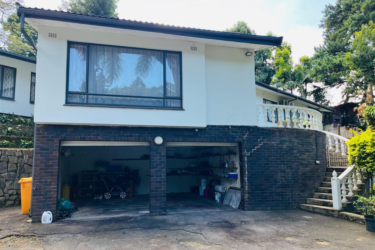 Your Perfect Family Rental in Prestigious Cowies Hill - Photo 2