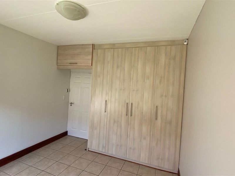 Move-in ready Modern 2 Bedroom Apartment - Photo 7