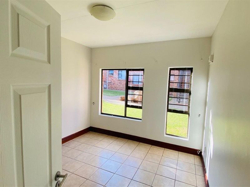 Move-in ready Modern 2 Bedroom Apartment - Photo 6