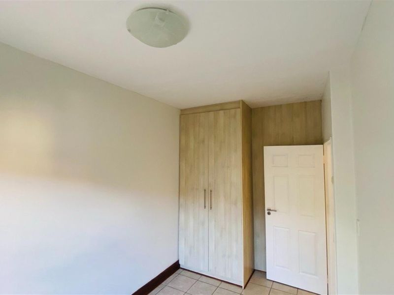 Move-in ready Modern 2 Bedroom Apartment - Photo 5