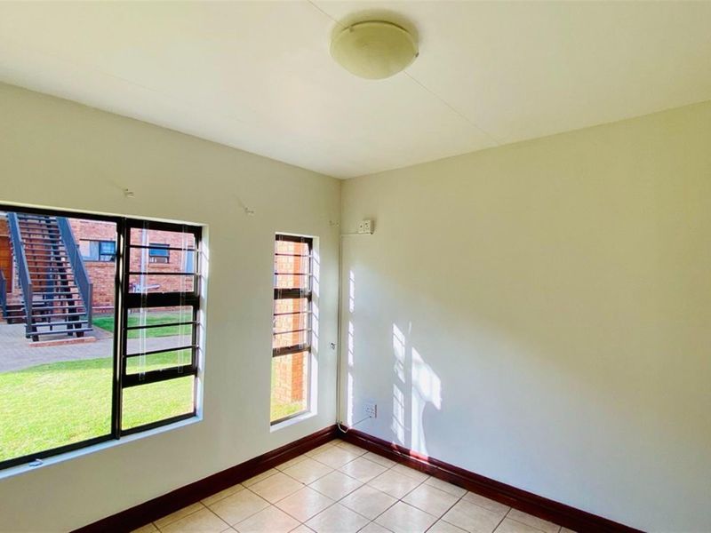 Move-in ready Modern 2 Bedroom Apartment - Photo 4