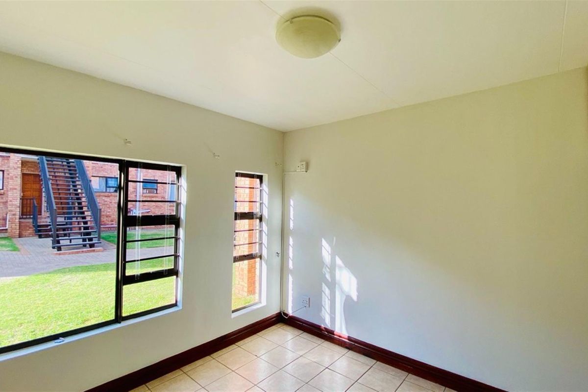 Move-in ready Modern 2 Bedroom Apartment - Photo 4