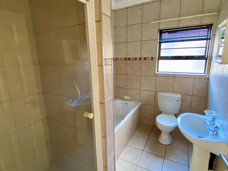 Move-in ready Modern 2 Bedroom Apartment - Photo 9