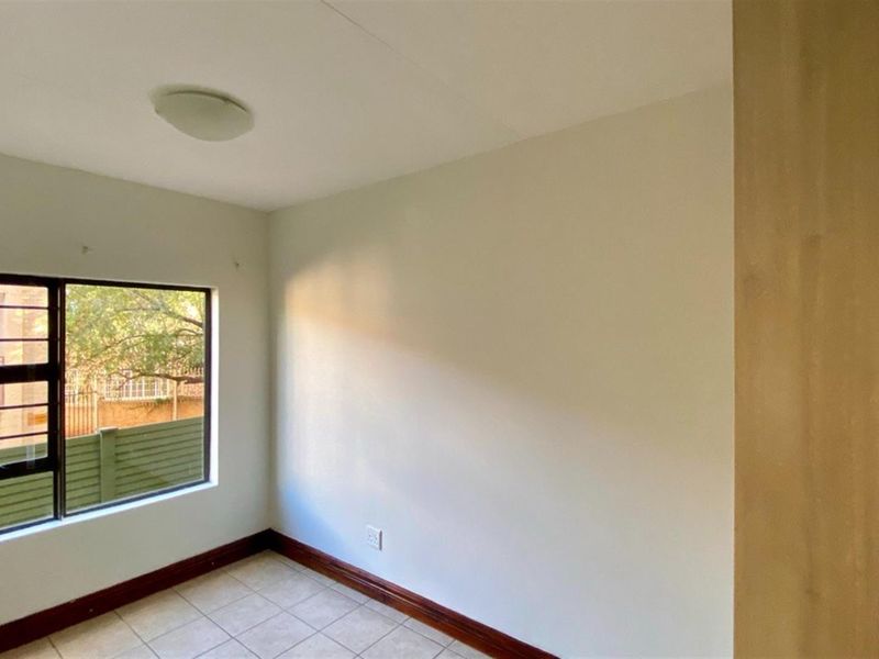 Move-in ready Modern 2 Bedroom Apartment - Photo 8