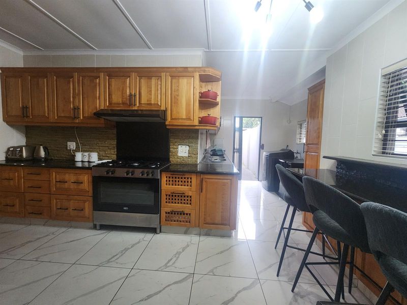 Immaculate 4 Bedroom house for Sale in Meerensee - Photo 8