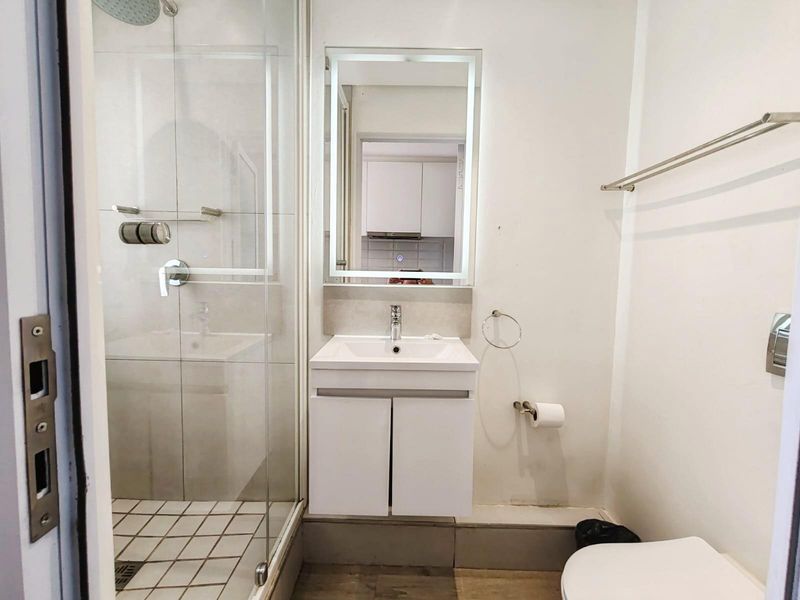 No Trasfer Duty Apartments For Sale in Woodstock, Cape Town - Photo 7