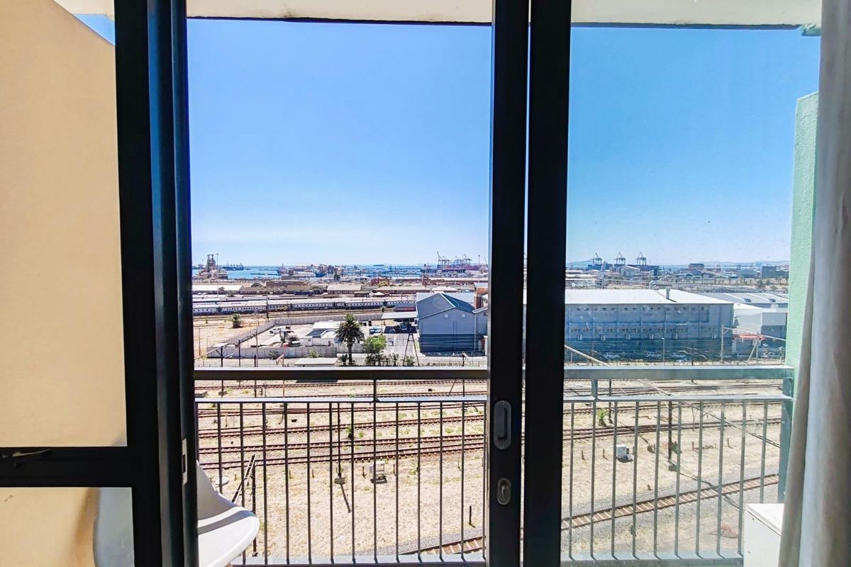 No Trasfer Duty Apartments For Sale in Woodstock, Cape Town - Photo 2