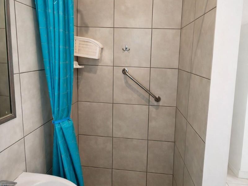 Coastal Dual-Living Property with Proven Rental Income: Franskraal, Gansbaai - Photo 10