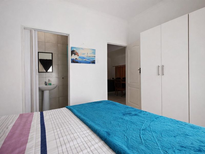 Coastal Dual-Living Property with Proven Rental Income: Franskraal, Gansbaai - Photo 9