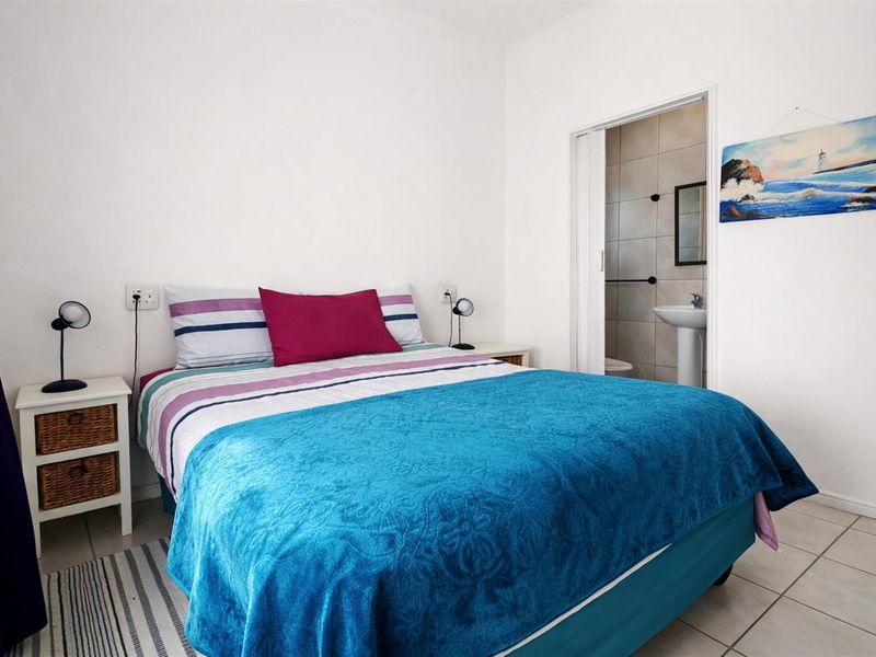 Coastal Dual-Living Property with Proven Rental Income: Franskraal, Gansbaai - Photo 8