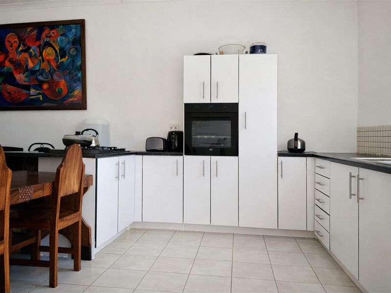 Coastal Dual-Living Property with Proven Rental Income: Franskraal, Gansbaai - Photo 4