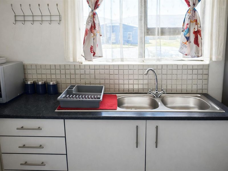 Coastal Dual-Living Property with Proven Rental Income: Franskraal, Gansbaai - Photo 6