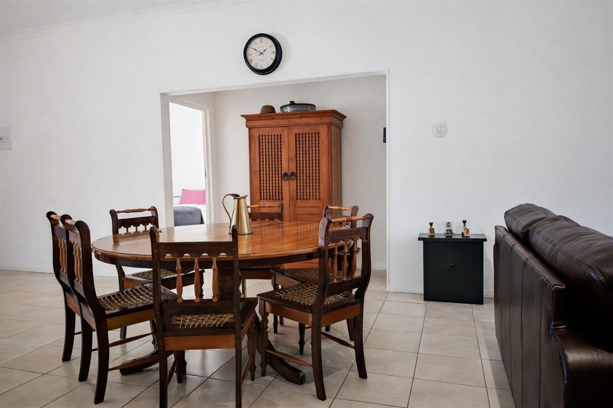 Coastal Dual-Living Property with Proven Rental Income: Franskraal, Gansbaai - Photo 2