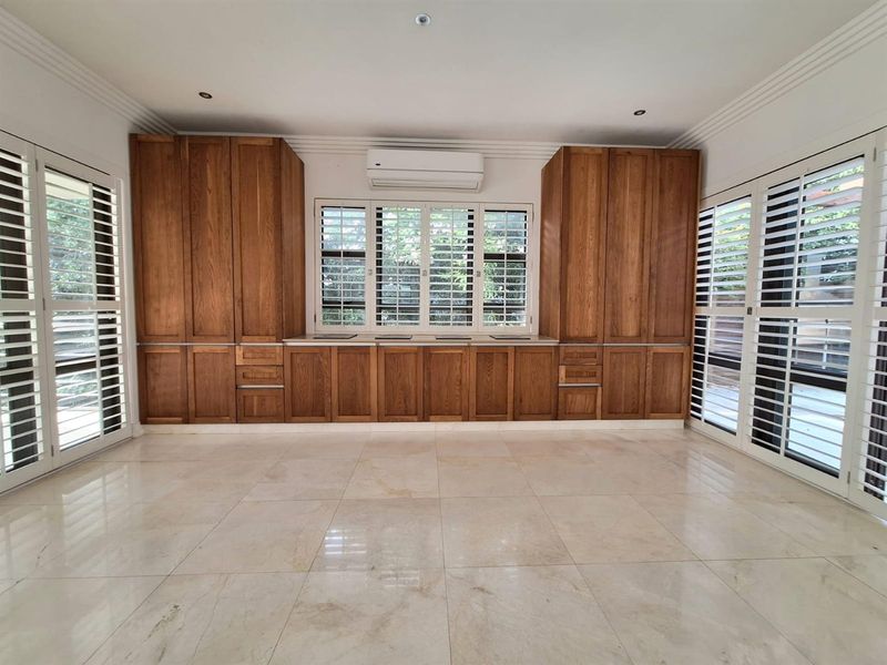 Exceptional Family Living in Brettenwood Coastal Estate - Photo 9