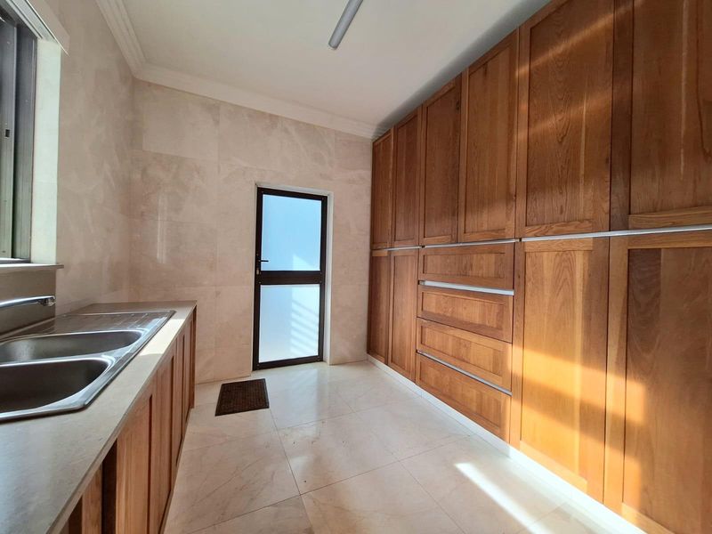 Exceptional Family Living in Brettenwood Coastal Estate - Photo 8