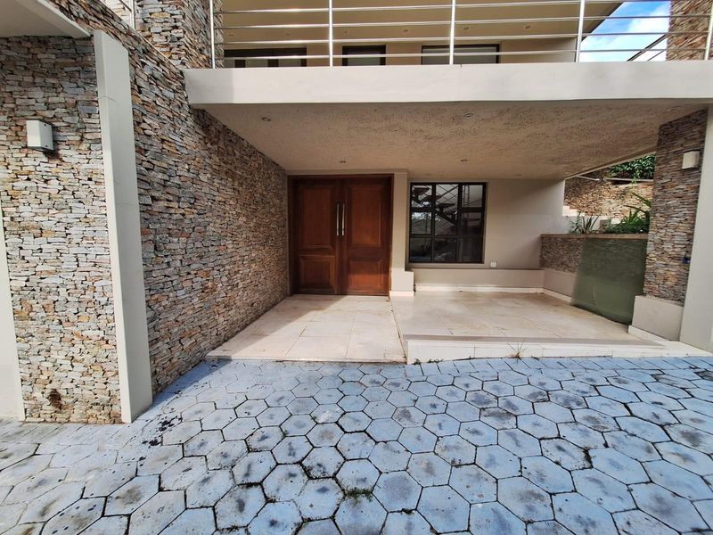 Exceptional Family Living in Brettenwood Coastal Estate - Photo 2