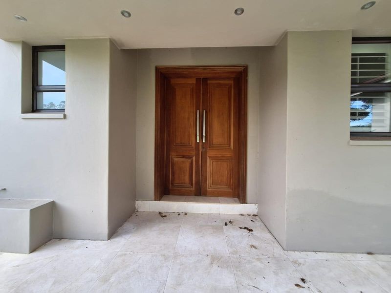 Exceptional Family Living in Brettenwood Coastal Estate - Photo 5