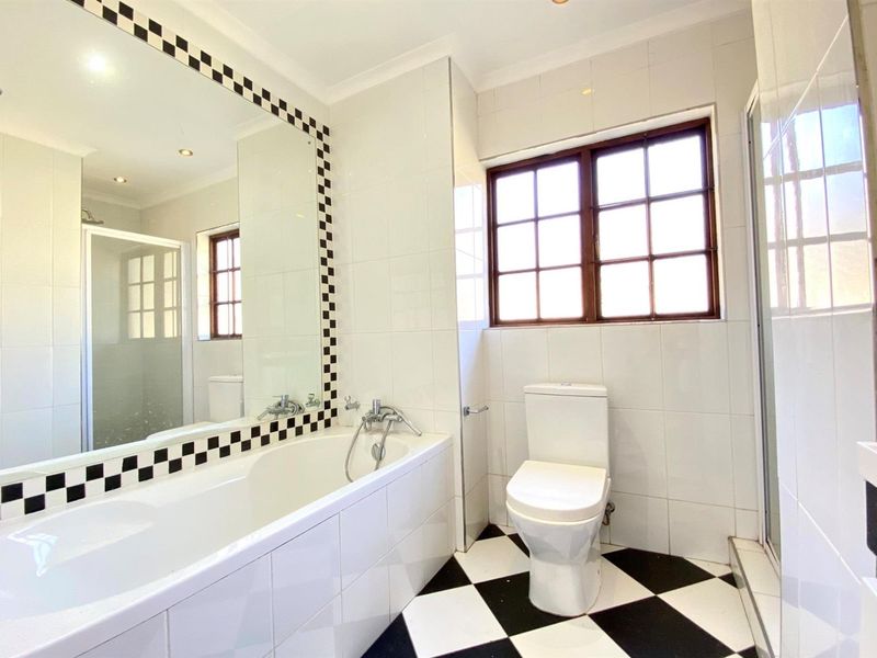 Apartment For Sale in Morningside, Sandton - Photo 10