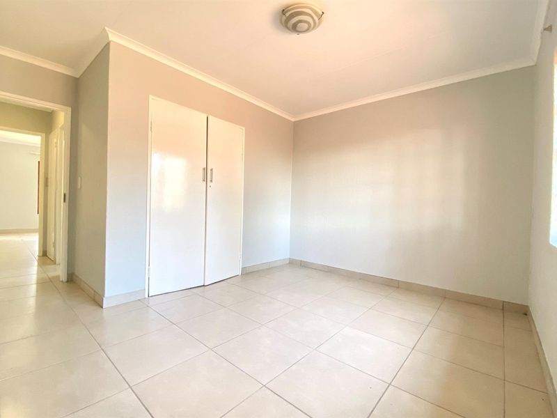 Apartment For Sale in Morningside, Sandton - Photo 7
