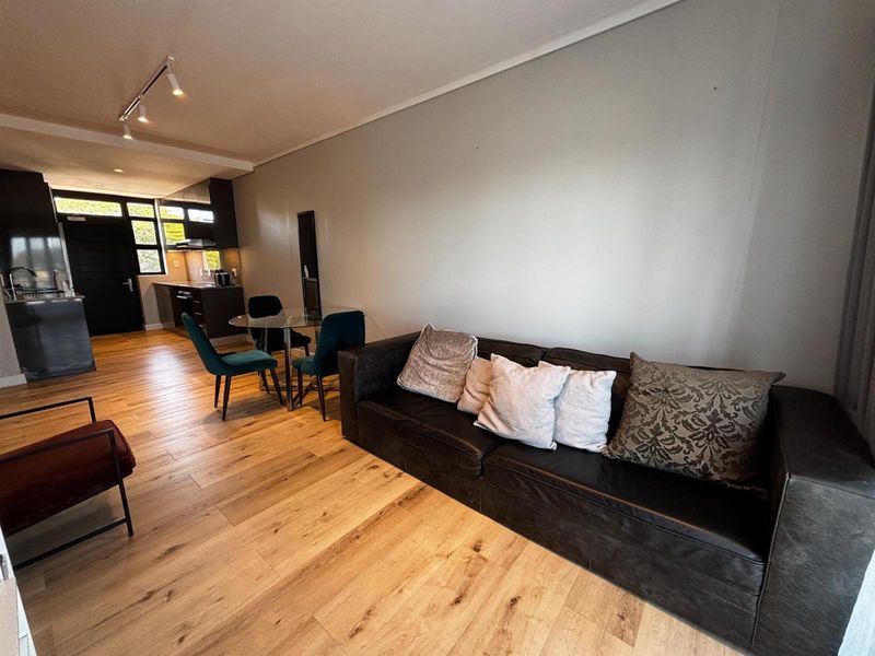 Charming Two Bedroom Apartment in Milnerton - Photo 3