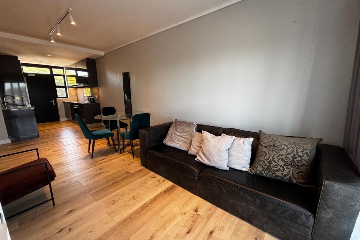 Charming Two Bedroom Apartment in Milnerton - Photo 3