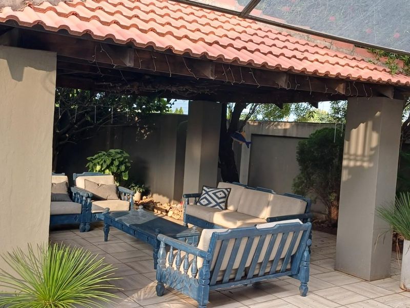 Premium 5-Bedroom Modern Home with Flatlet, Pool and Luxury Finishes A Rare Find in Kriel - Photo 7