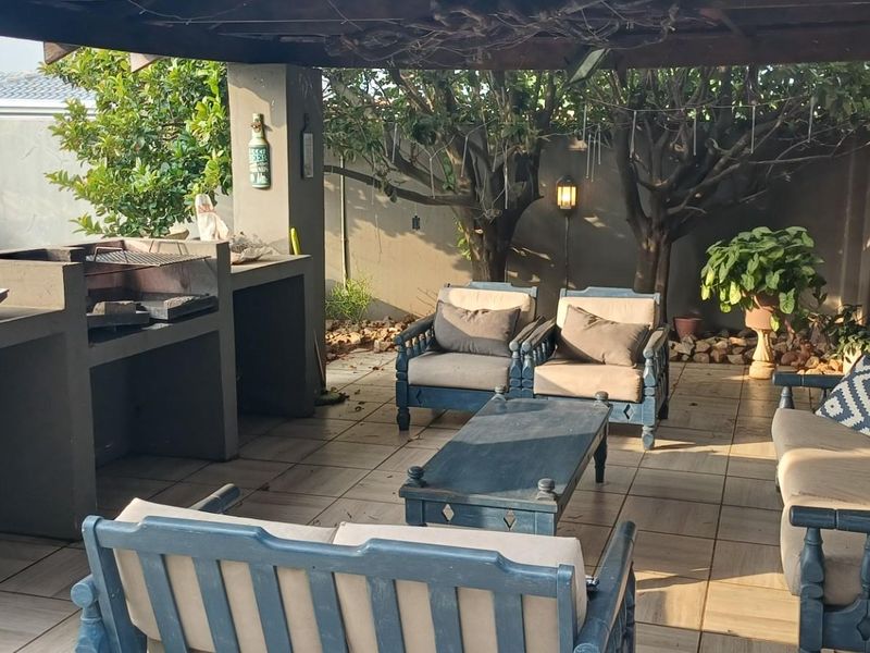 Premium 5-Bedroom Modern Home with Flatlet, Pool and Luxury Finishes A Rare Find in Kriel - Photo 5