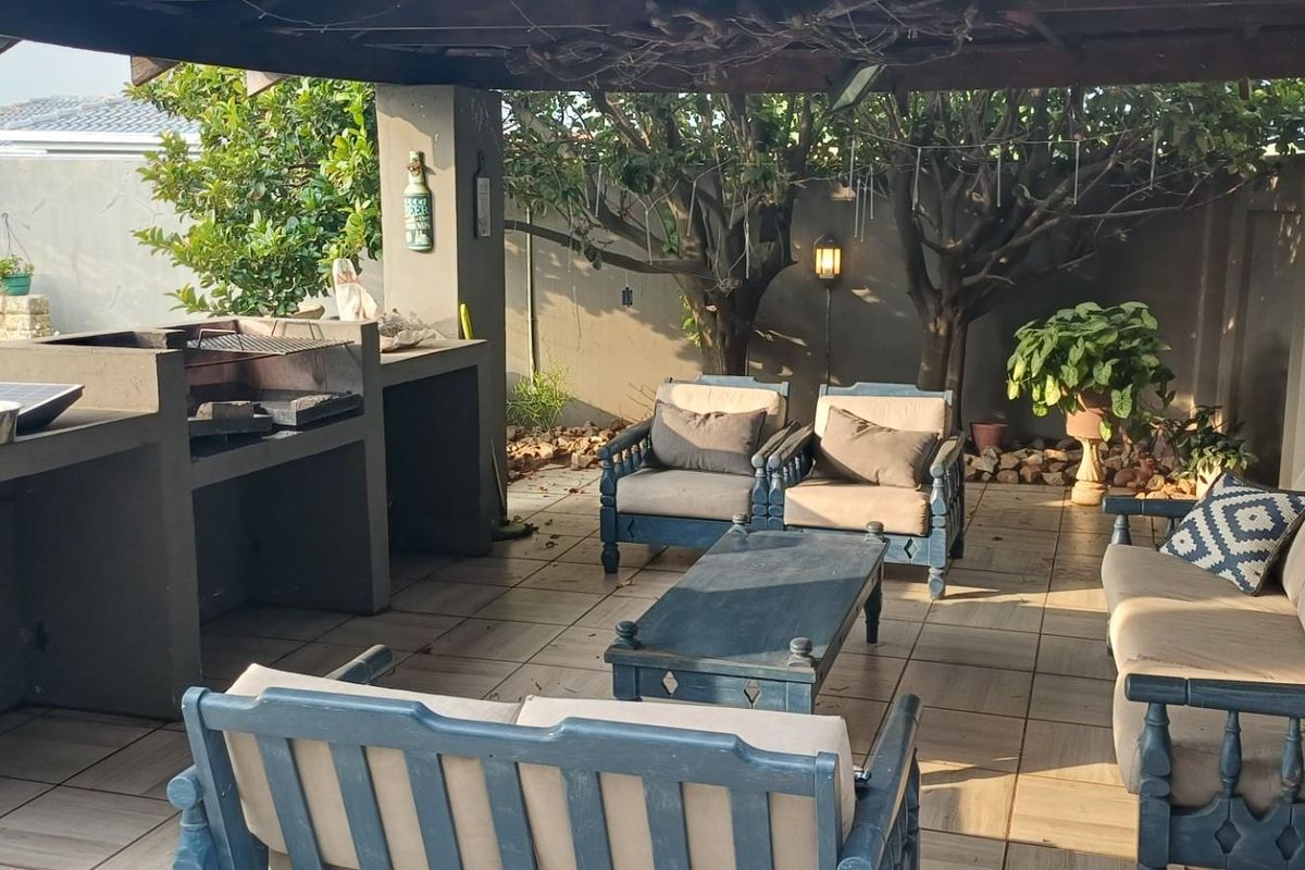 Premium 5-Bedroom Modern Home with Flatlet, Pool and Luxury Finishes A Rare Find in Kriel - Photo 5