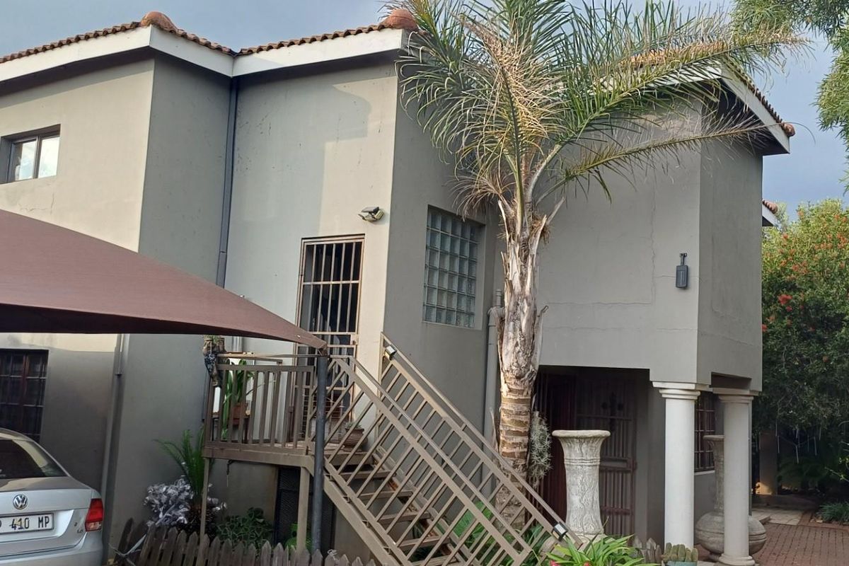 Premium 5-Bedroom Modern Home with Flatlet, Pool and Luxury Finishes A Rare Find in Kriel - Photo 3