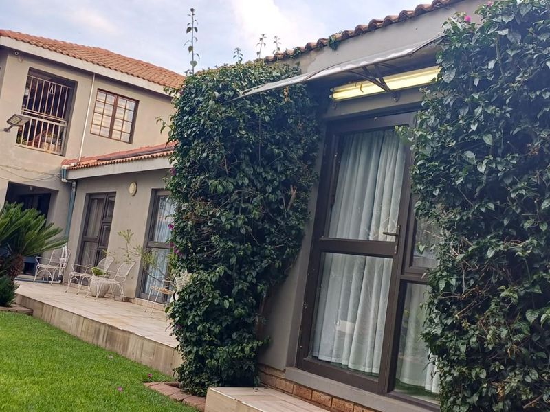 Premium 5-Bedroom Modern Home with Flatlet, Pool and Luxury Finishes A Rare Find in Kriel - Photo 6