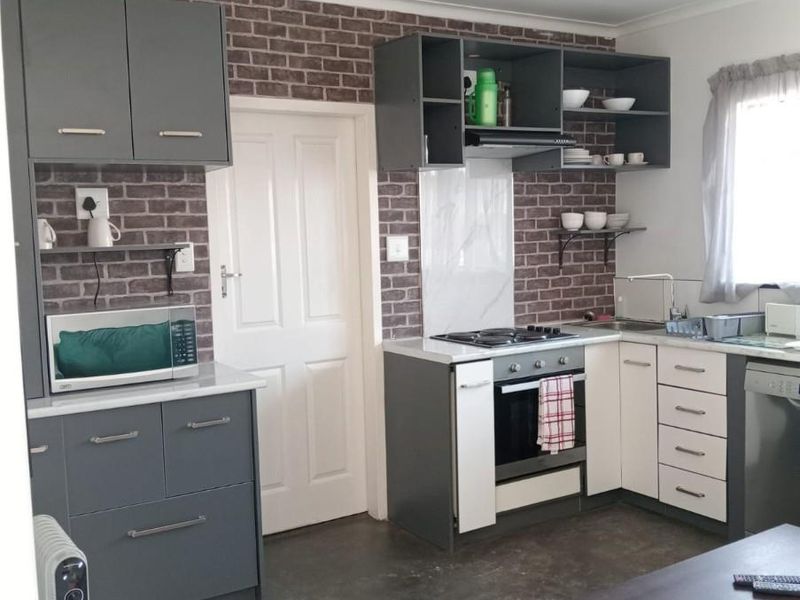 Apartment To Rent in Fairland, Randburg - Photo 2