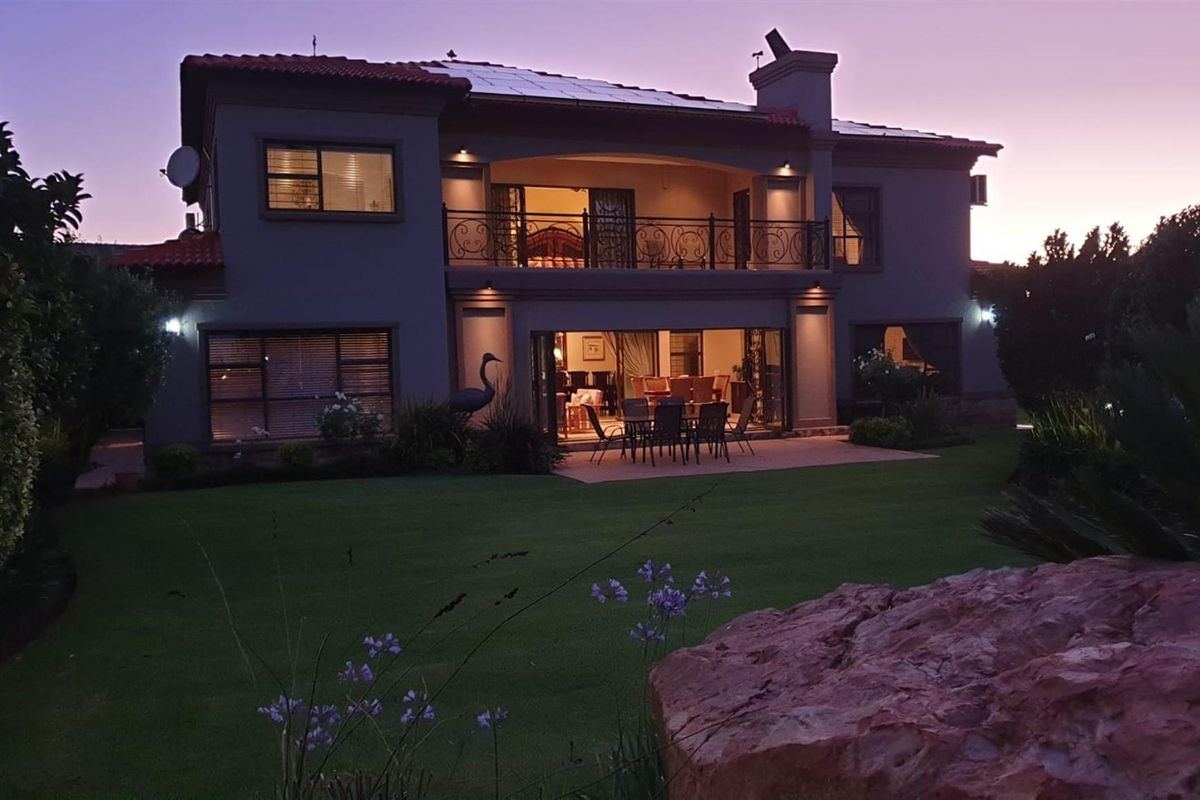 Timeless Elegance in Tuscany Estate - Luxury Living with Space, Comfort, and Sustainability - Photo 2