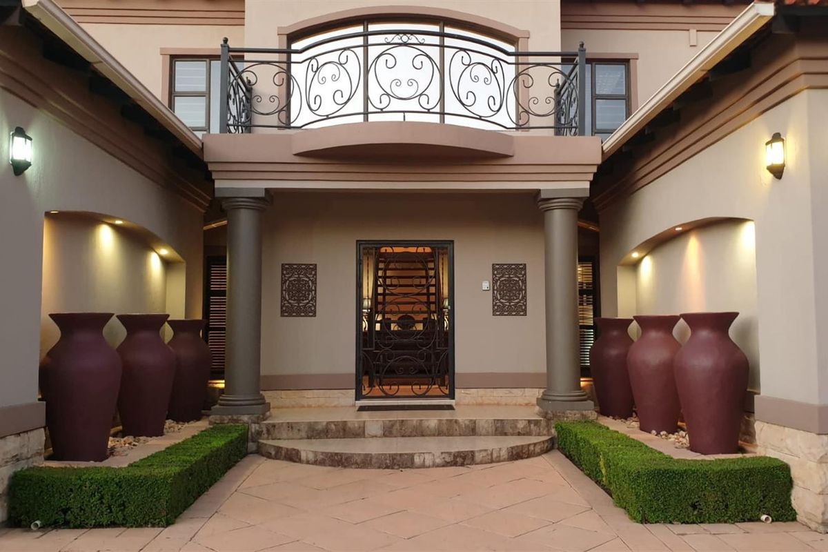 Timeless Elegance in Tuscany Estate - Luxury Living with Space, Comfort, and Sustainability - Photo 3