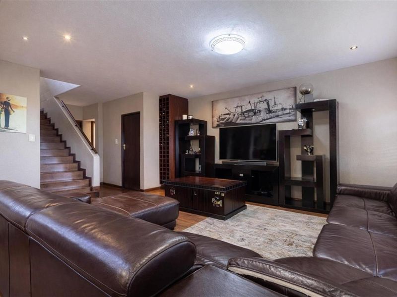 Stunning 3-Bedroom Family Home in Prime Midrand Estate - Photo 7