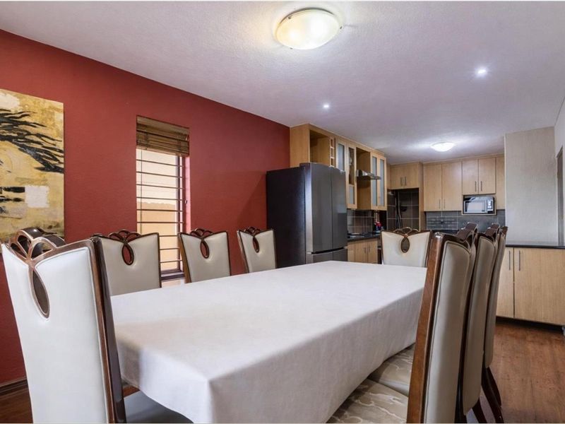 Stunning 3-Bedroom Family Home in Prime Midrand Estate - Photo 5