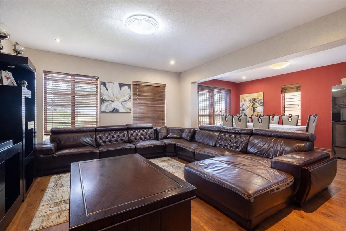 Stunning 3-Bedroom Family Home in Prime Midrand Estate - Photo 4