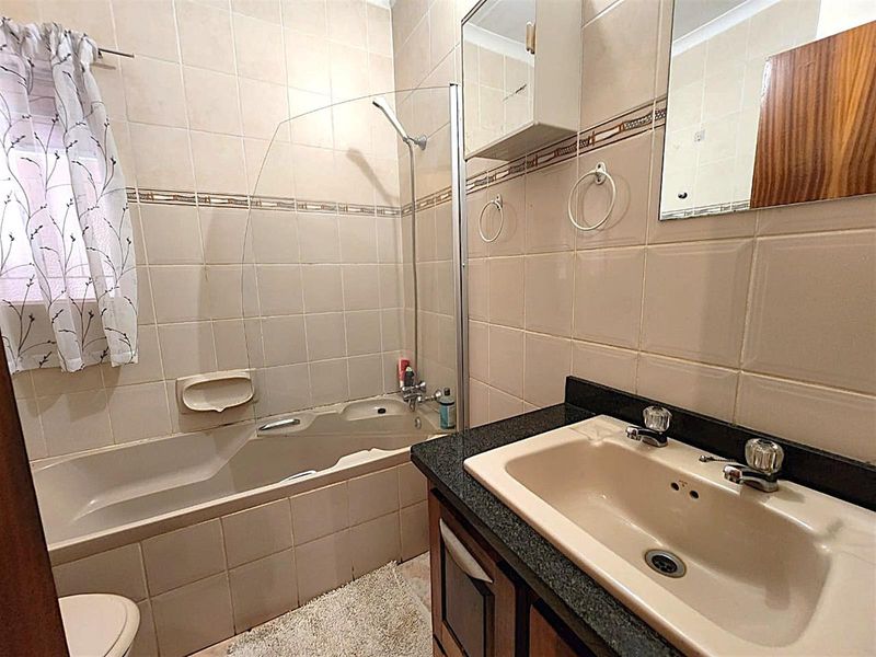 Modern, Pet-Friendly Townhouse with Scenic Views in Prime Aqua Park - Photo 10