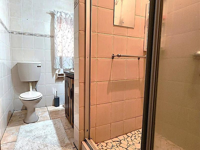 Modern, Pet-Friendly Townhouse with Scenic Views in Prime Aqua Park - Photo 9