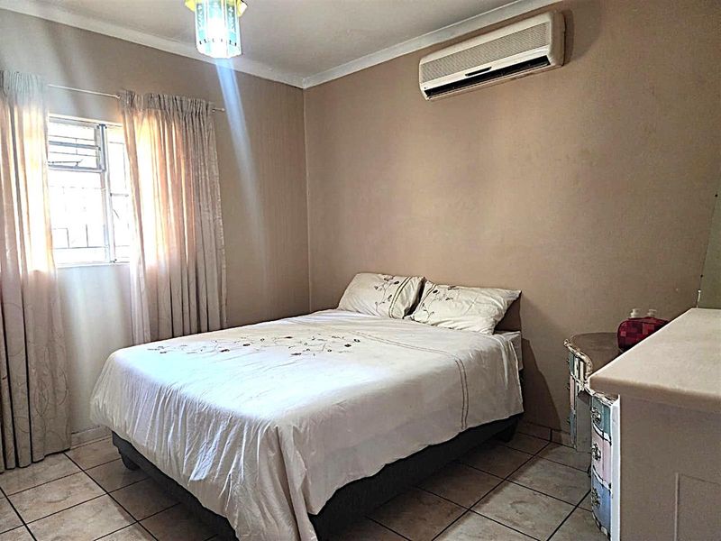 Modern, Pet-Friendly Townhouse with Scenic Views in Prime Aqua Park - Photo 8