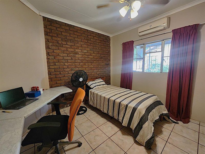 Modern, Pet-Friendly Townhouse with Scenic Views in Prime Aqua Park - Photo 6