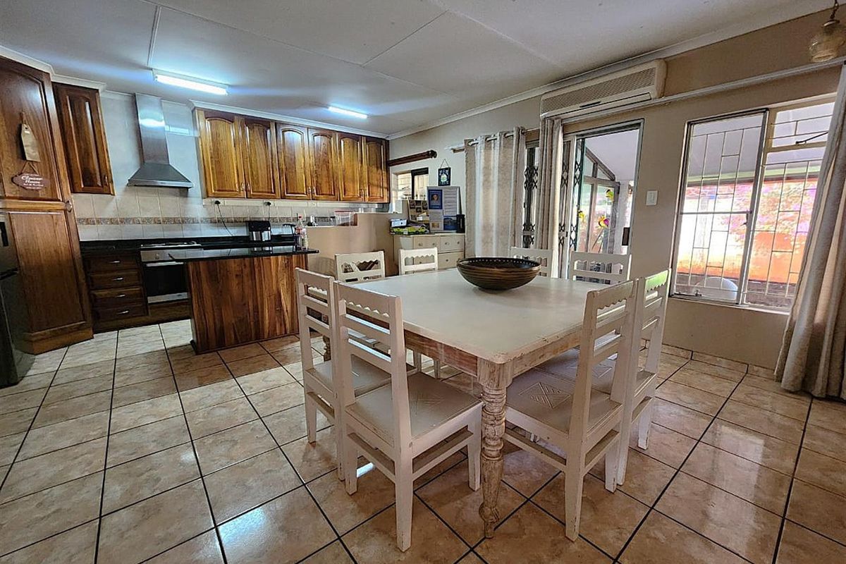 Modern, Pet-Friendly Townhouse with Scenic Views in Prime Aqua Park - Photo 2