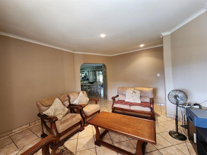 Modern, Pet-Friendly Townhouse with Scenic Views in Prime Aqua Park - Photo 3